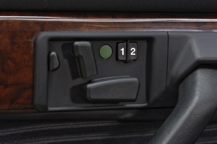  Mercedes-Benz S-Class 1980 года  (фото 33 из 37)